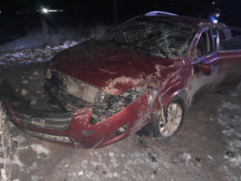 Женщина и трехлетняя девочка получили травмы в перевернувшемся «корейце» под Волгоградом