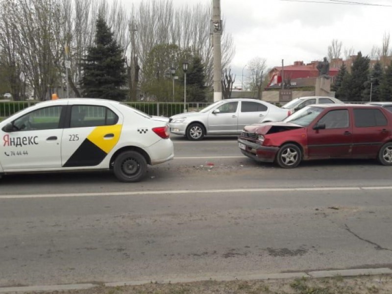 Пассажирка такси «Яндекс» пострадала в ДТП в Волгограде