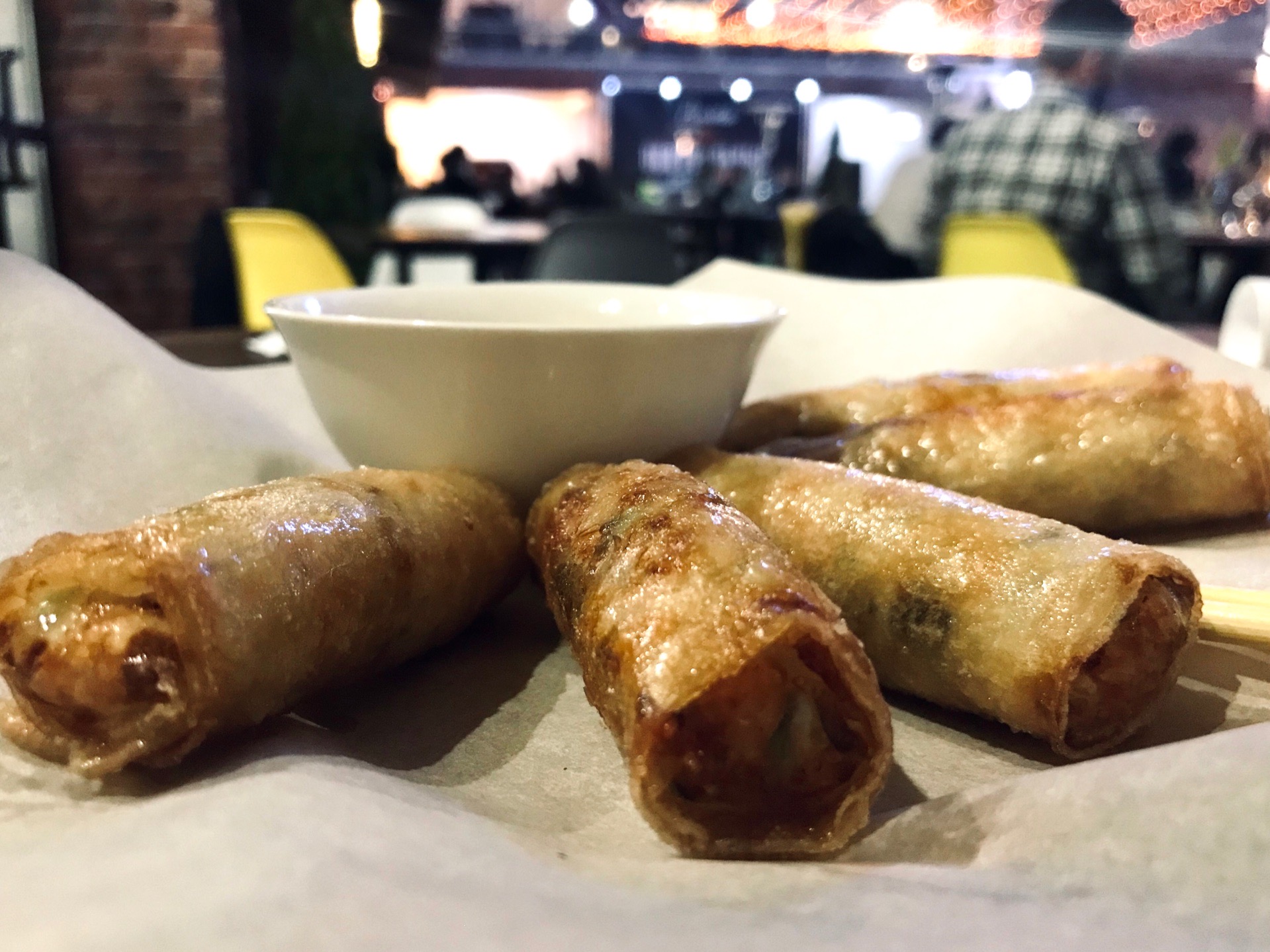 По 475 рублей в месяц тратят волгоградцы на кафе и рестораны