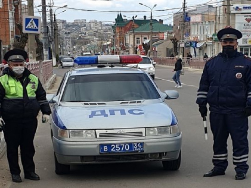 Полицейские довезли до больницы беременную камышанку, которой стало плохо на улице