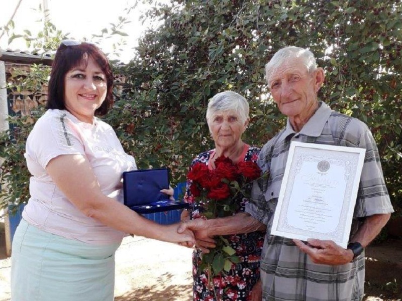 На бриллиантовую свадьбу супруги из Волгоградской области получили медаль 