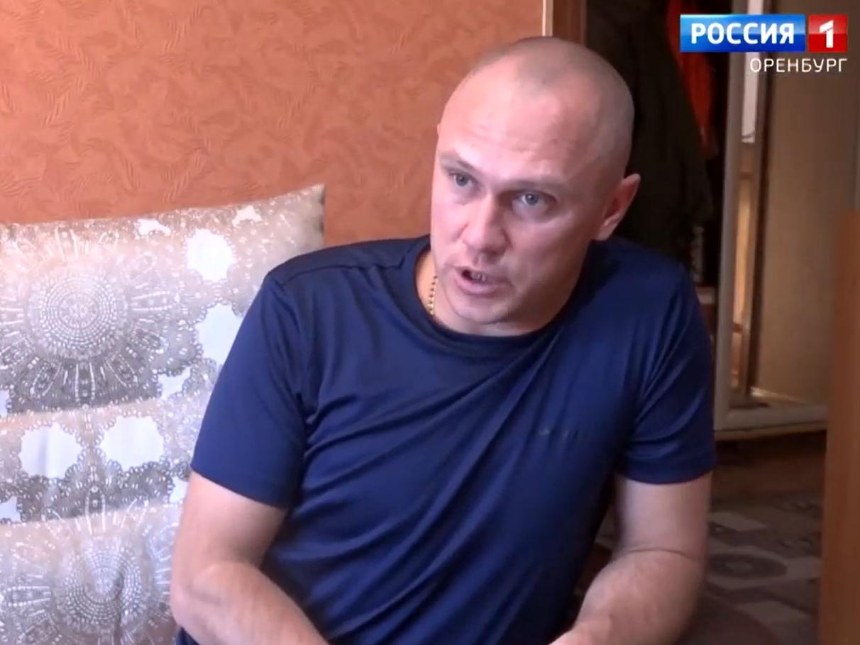 Житель Новотроицка уже несколько лет платит долги за своего полного тезку из Волгоградской области