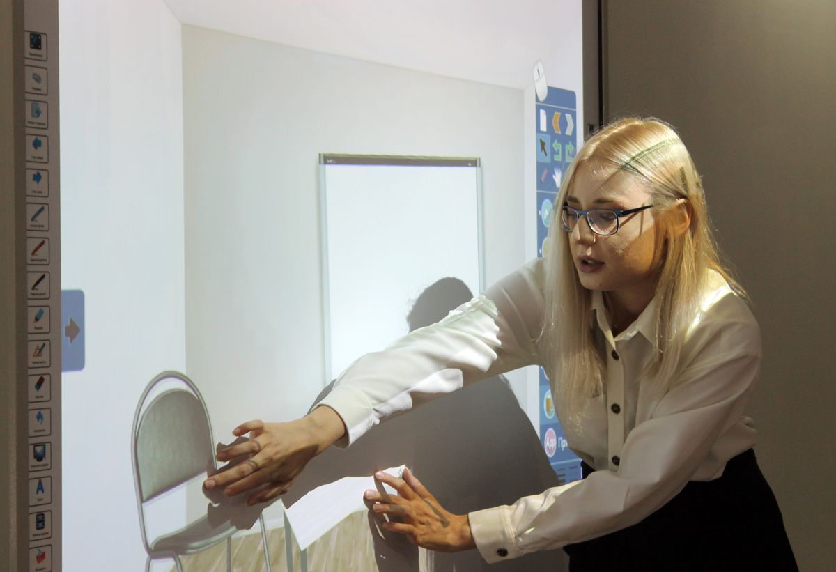 В Волгоградской библиотеке Горького купили новую мебель, компьютер, интерактивную доску и провозгласили себя «Библиотекой будущего»