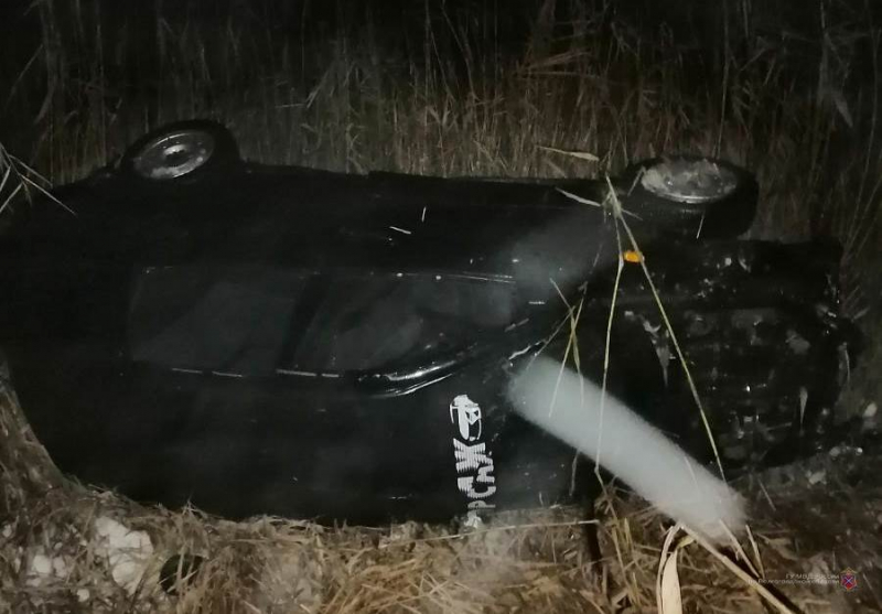 «Лада» улетела в кювет под Волгоградом: в больнице пассажиры и водитель