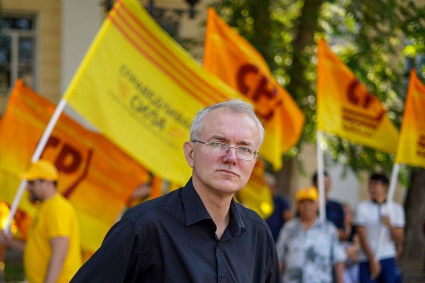Скучно не будет: астраханский эсер Олег Шеин баллотируется в Госдуму от Волгоградской области