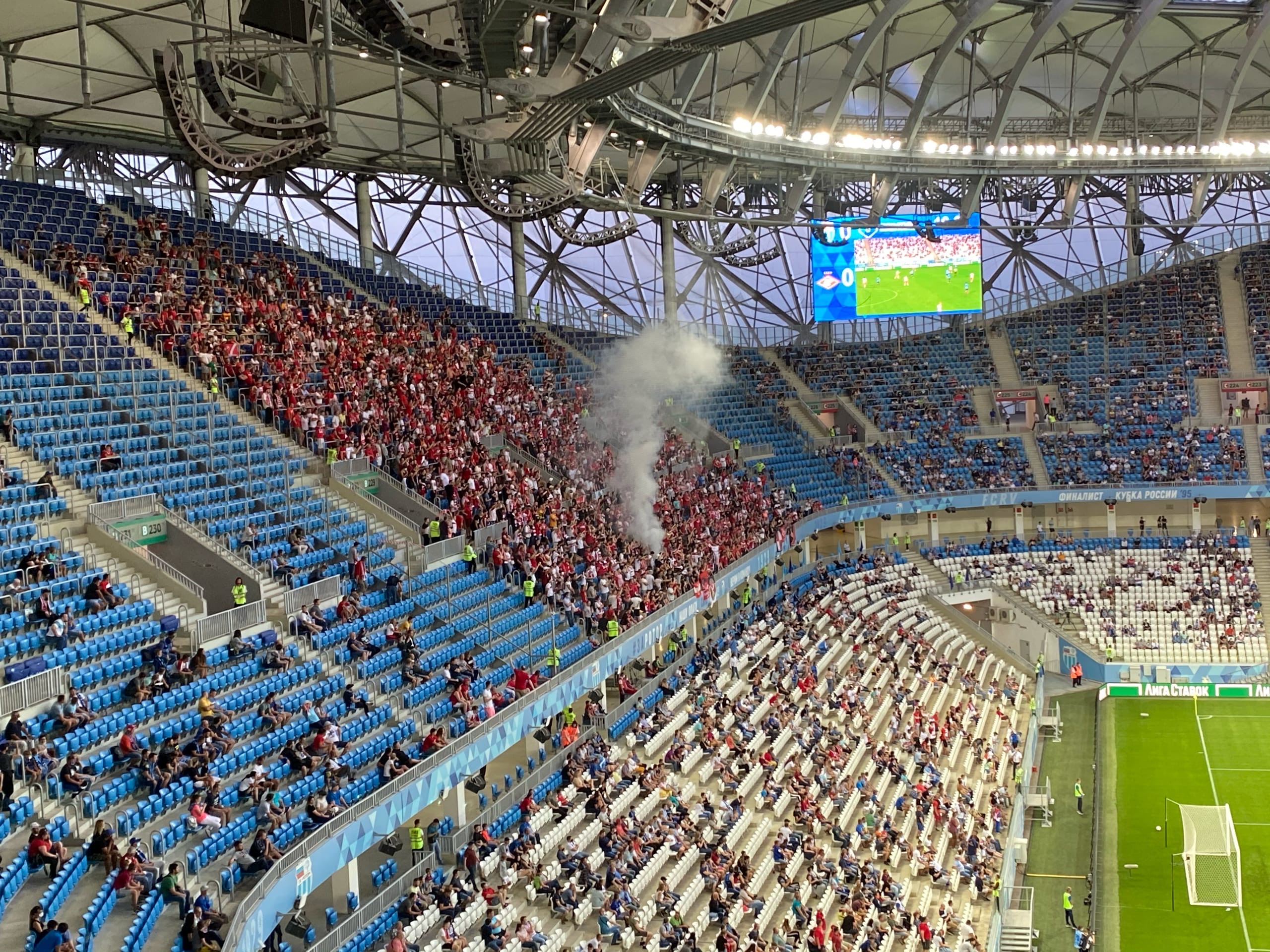 На семь дней заперли в волгоградском изоляторе футбольную «тамаду» из Москвы