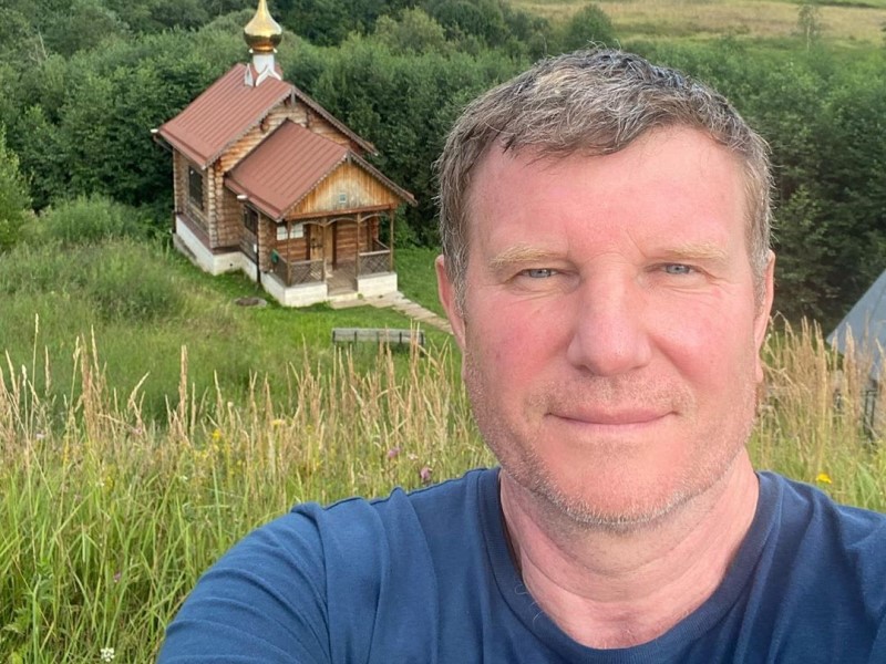 Олег Савченко в отпуске погрузился в нирвану в исконно русском понимании 