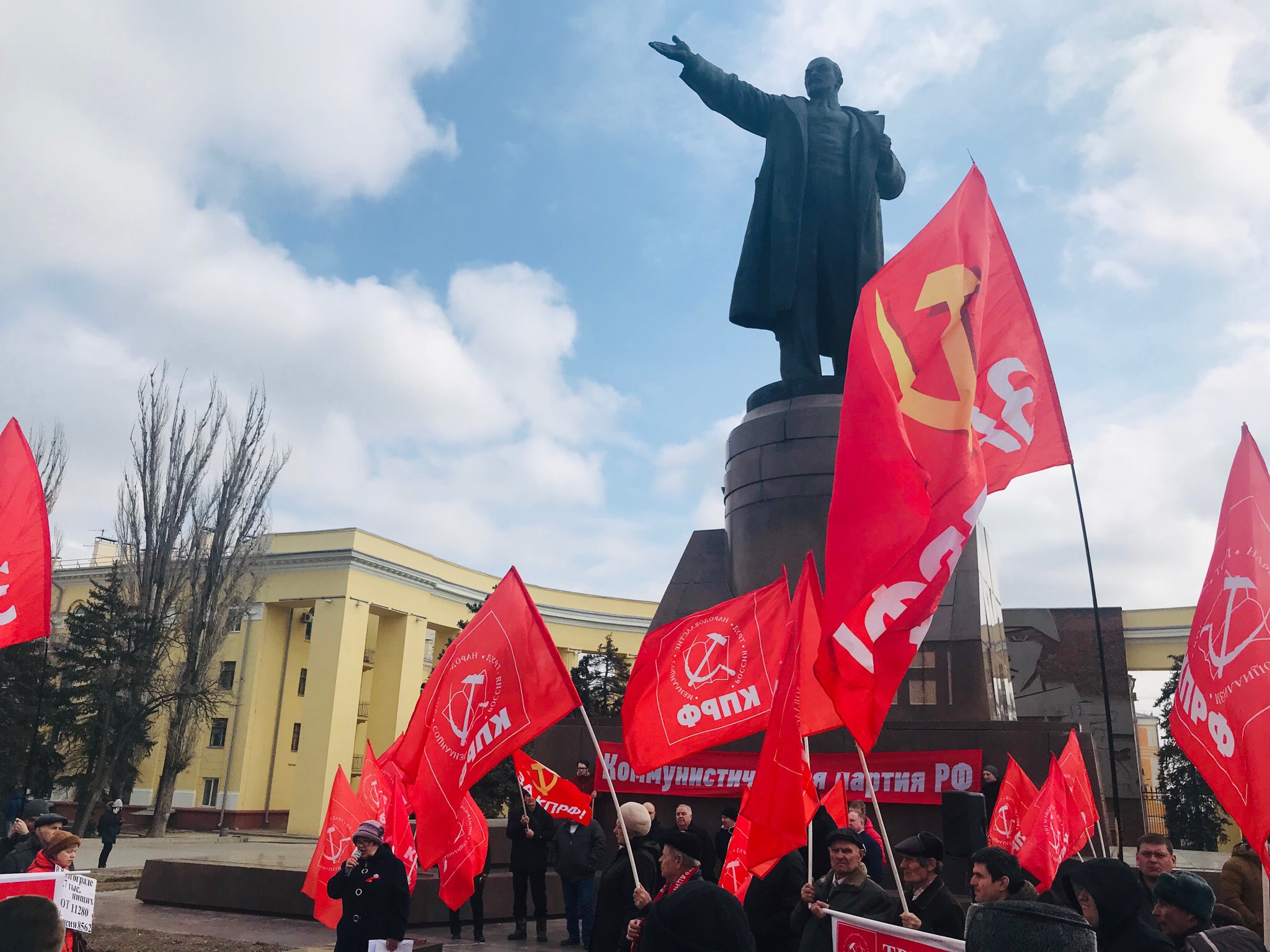 Волгоградские коммунисты поморозили мозги и пожалели жившего без интернета Ленина