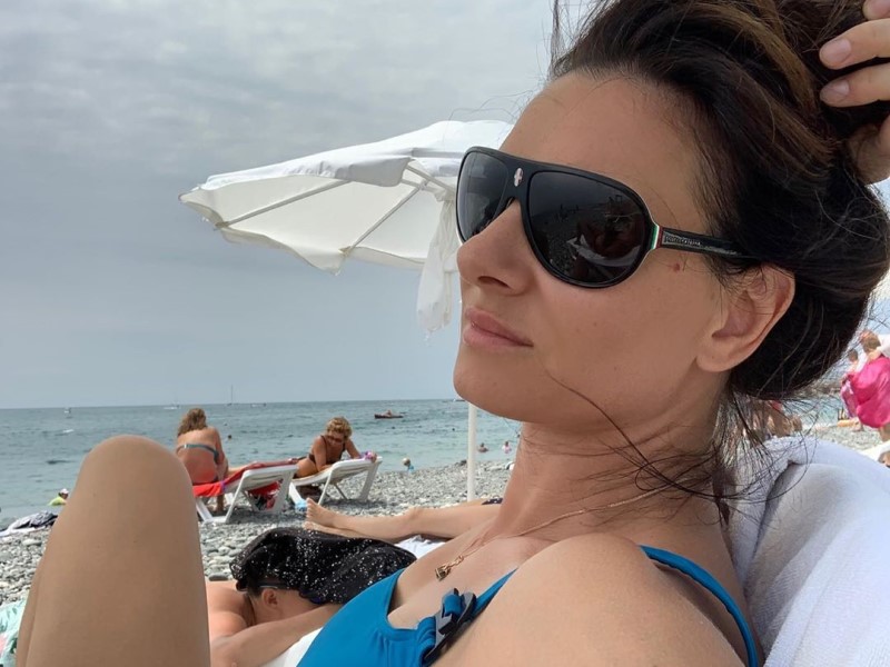 «Волны, дно в булыжниках»: проживающая в Монако Елена Исинбаева оценила отдых в Сочи