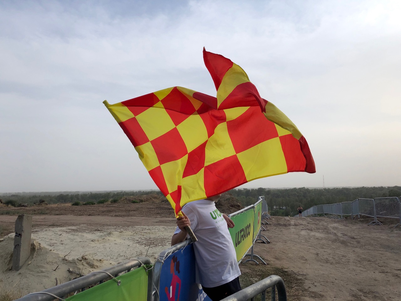 Стало известно имя марафонца, преодолевшего дистанцию в 220 км на ULTRA100 под Волгоградом