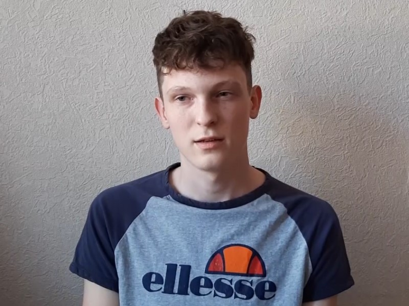 Пославший «копов» на три буквы волгоградец извинился на видео и отправился в изолятор на семь суток