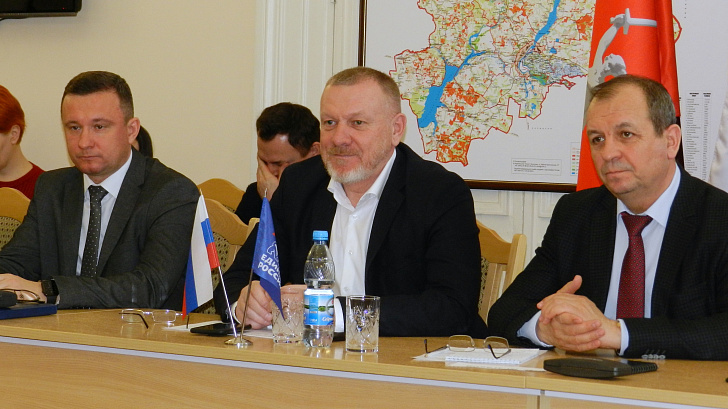 Главный единоросс Волгограда зарабатывает в два раза меньше своей жены