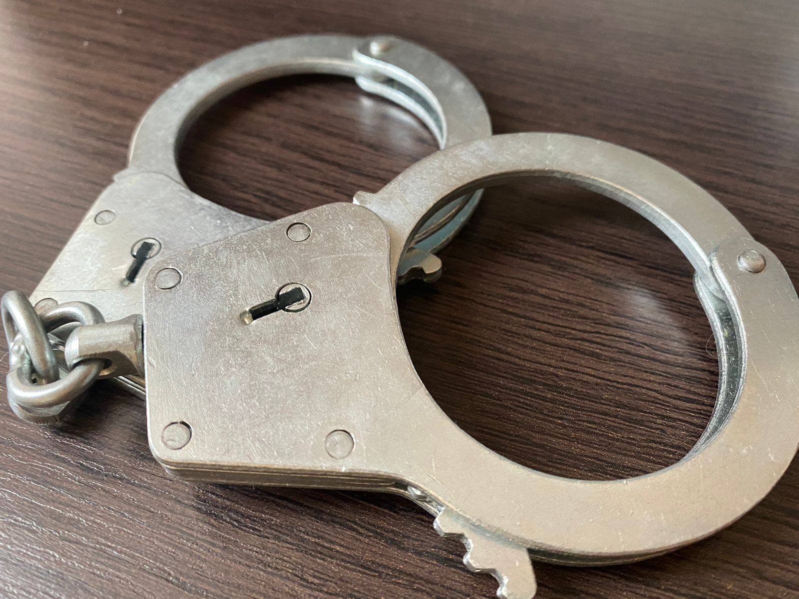 Возвращающегося ночью с работы волжанина под угрозой расправы ограбили