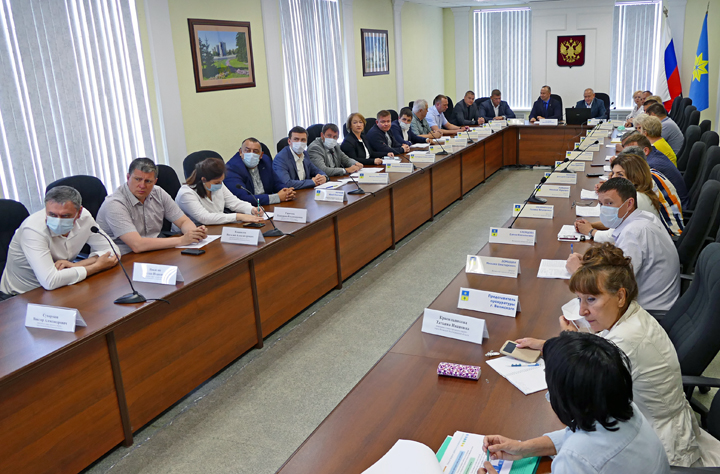 Сразу двум депутатам Волжской городской думы может быть предъявлено обвинение в мошенничестве