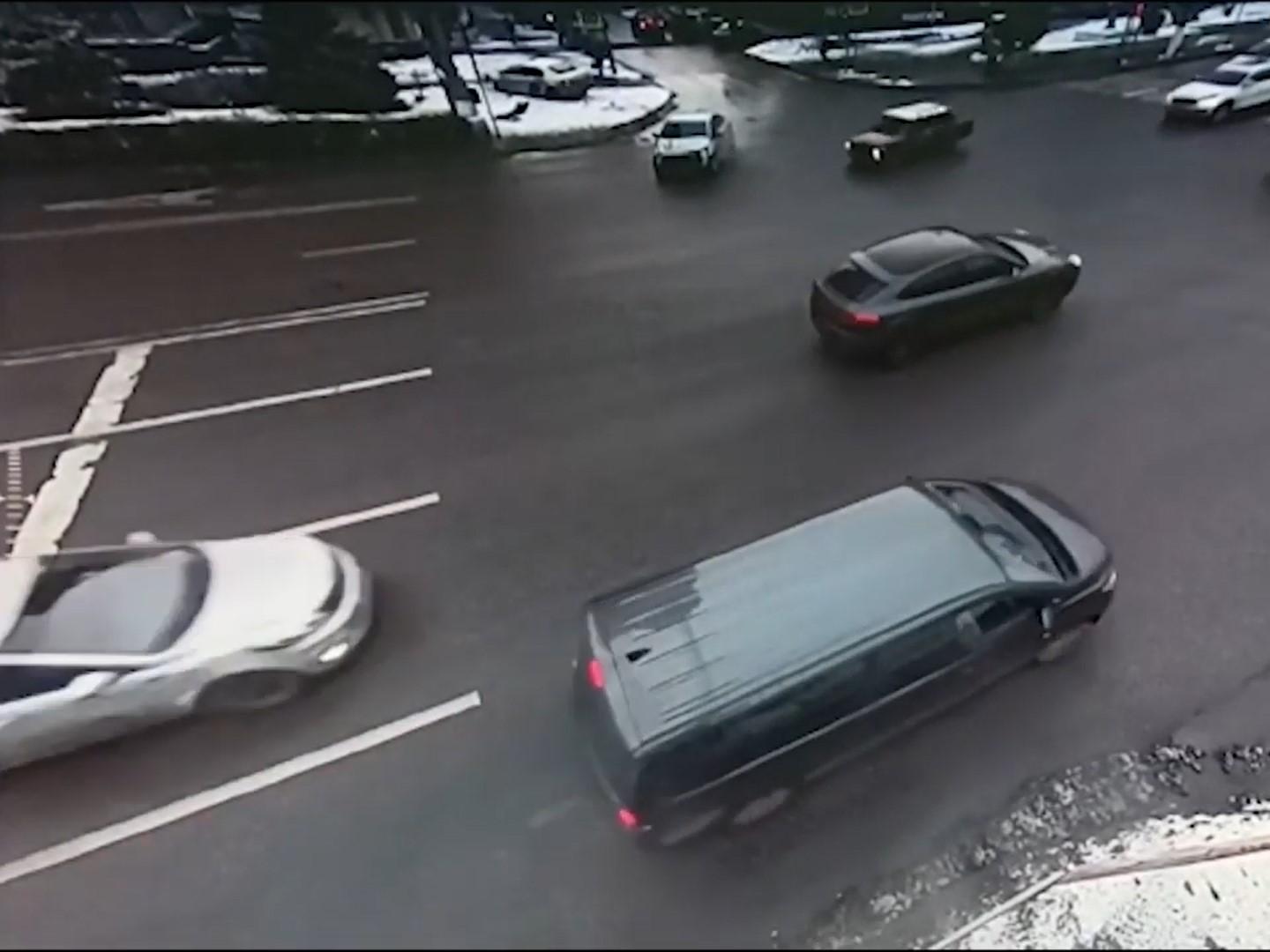 Села в такси, а высадили на больничную койку: волгоградский таксист отправил своего пассажира в больницу