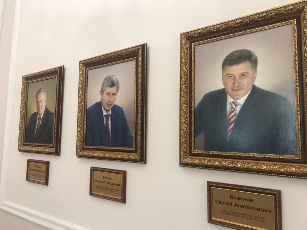 Обслуживающий персонал Волгоградской администрации получил возможность получать еще больше денег