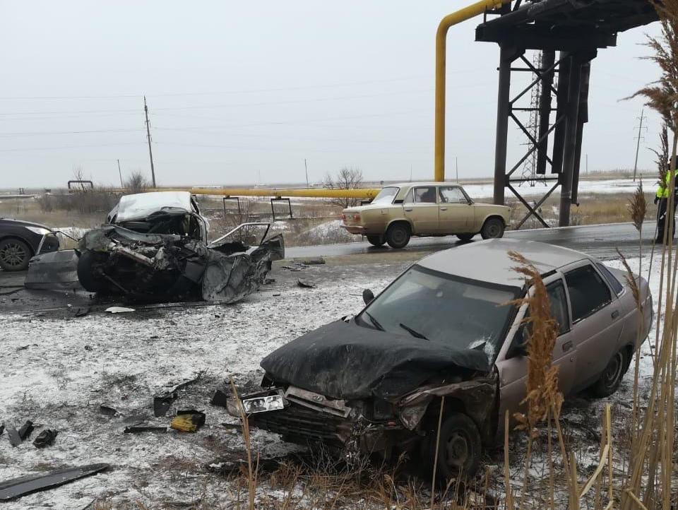 В Волгоградской области скончался 32-летний водитель «LADA», столкнувшийся с автобусом
