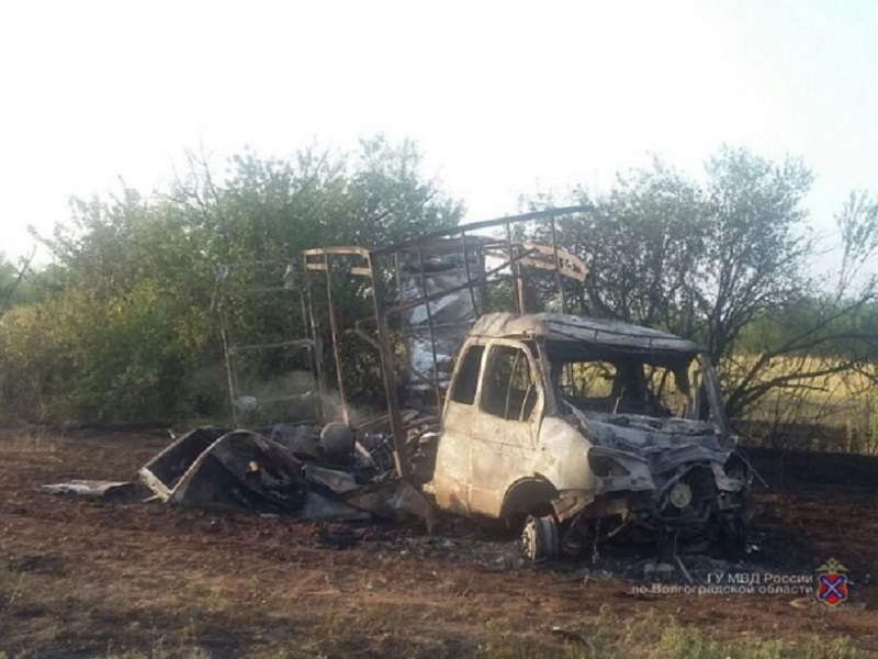 Грузовая «Газель» и «ЗИЛ» загорелись после столкновения под Волгоградом 