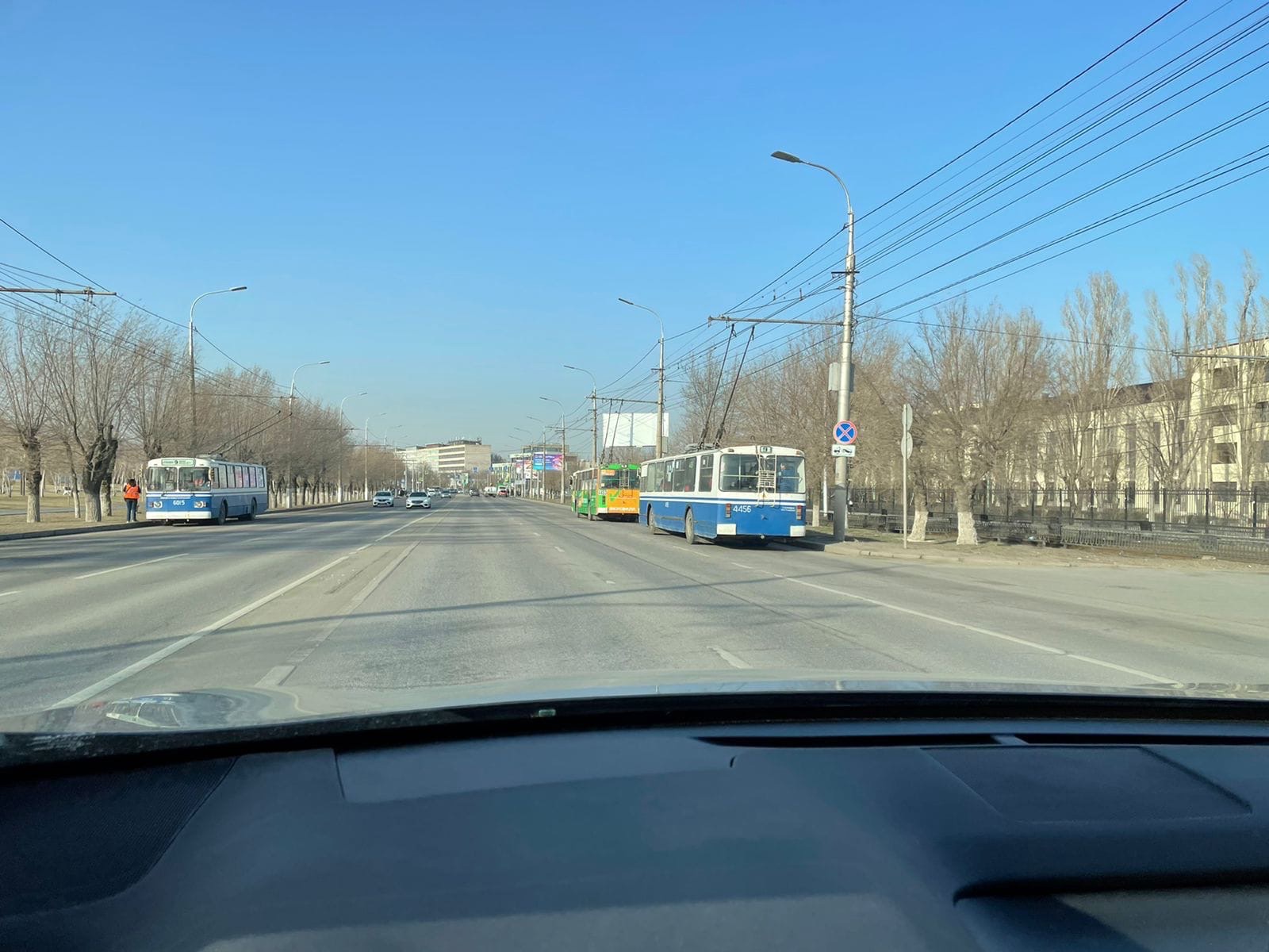 Электротранспорт и светофоры в Волгограде 29 марта перестали работать