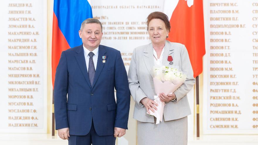 Губернатор наградил лидера волгоградских коммунистов