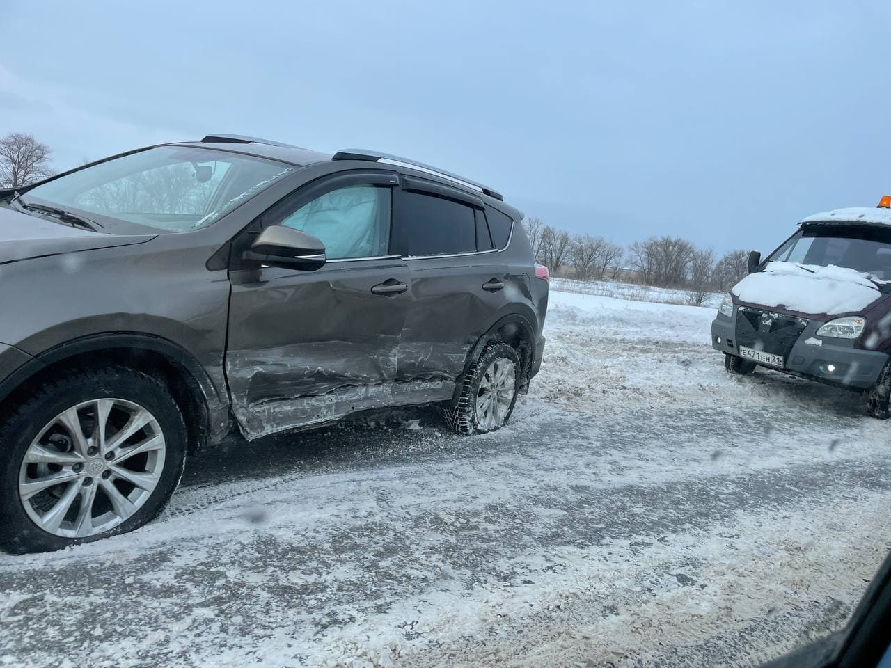 Стали известны подробности ДТП на заснеженной дороге на окраине Волжского