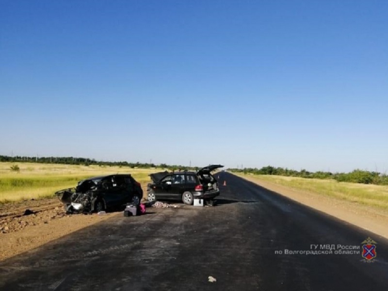 Двое погибли и трое пострадали в жутком ДТП под Волгоградом 