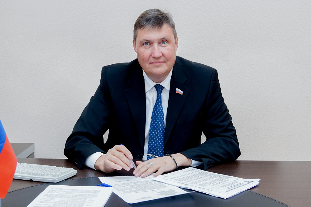 После лишения депутата Осипова зарплаты и служебной машины, его сожительница призвала «шарахнуть» по властям Волгоградской области 