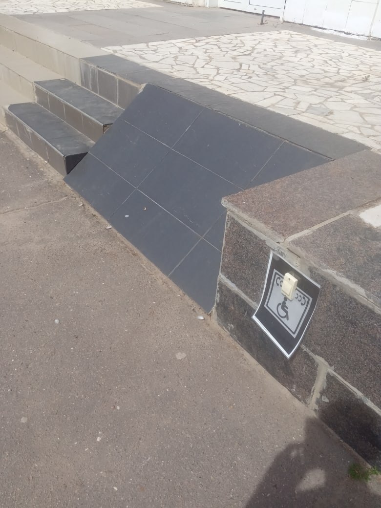 Чиновники сельского района оградились от инвалидов формальным пандусом