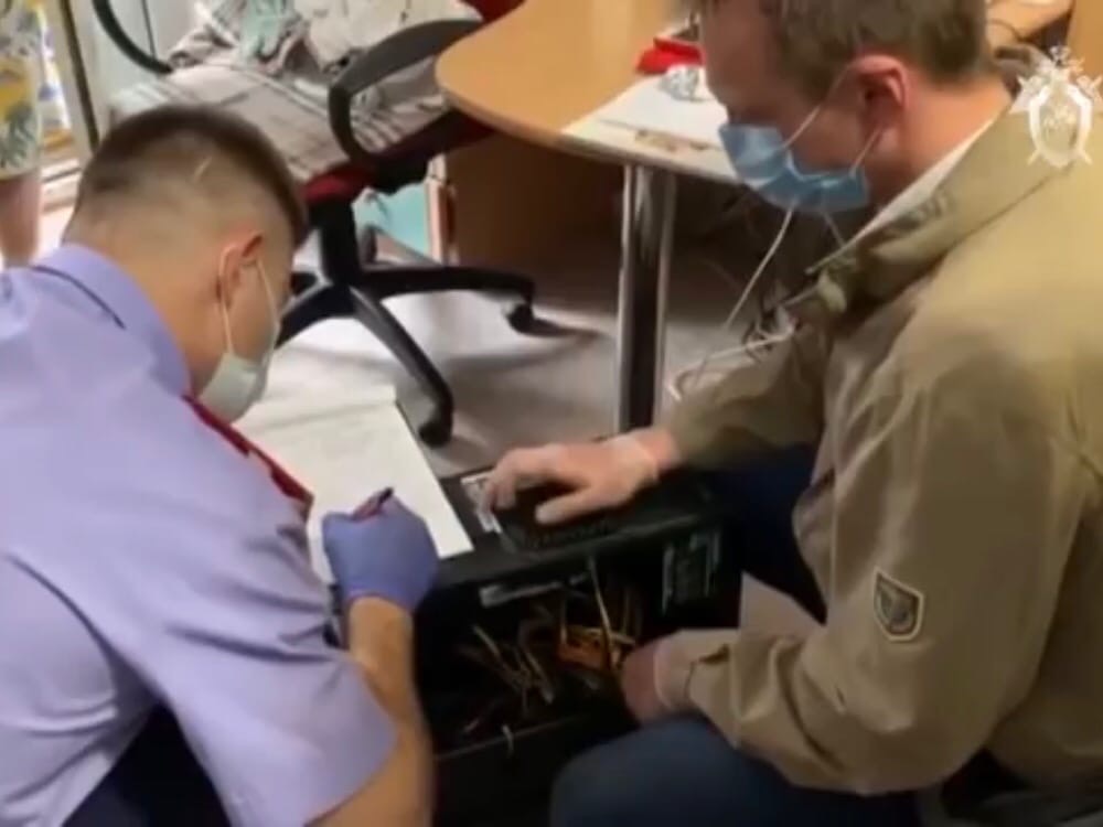 Опубликовано видео обыска у волгоградца, подозреваемого в реабилитации нацизма