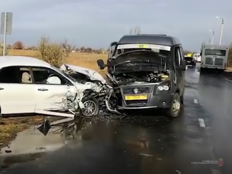 Жесть волгоградской. Авария Волжский автобус 3 ноября 2020 Краснооктябрьский. ЧП В Волгограде с участием маршрутки и автобуса.