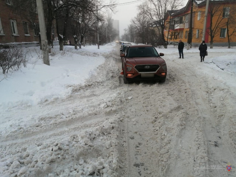 Волгоградка на Hyundai Creta сбила пенсионерку на заснеженной дороге