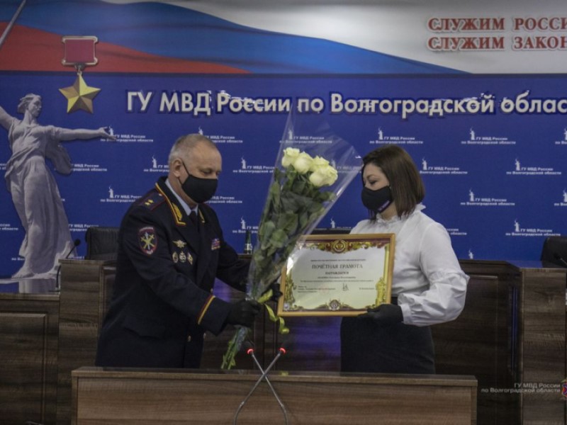 Медсестра волгоградской поликлиники МВД получила награду от генерала Колокольцева