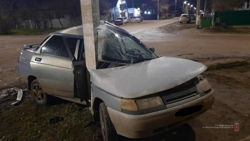 За сутки волгоградские водители дважды таранили опоры линии электропередач