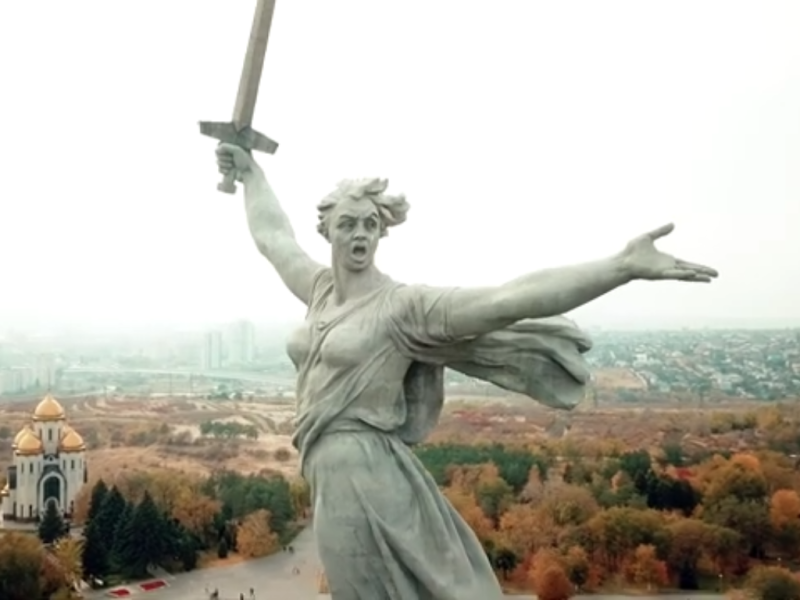 Волгоградские полицейские спели знаменитую «Красную стену» на Мамаевом кургане в день 78-летия Победы в Сталинградской битве