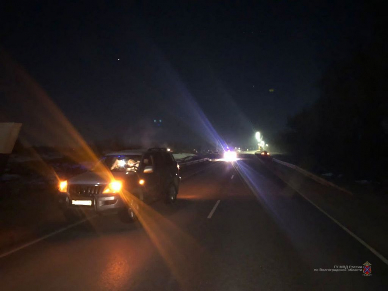 На неосвещенной трассе под Волгоградом сбивают пешеходов