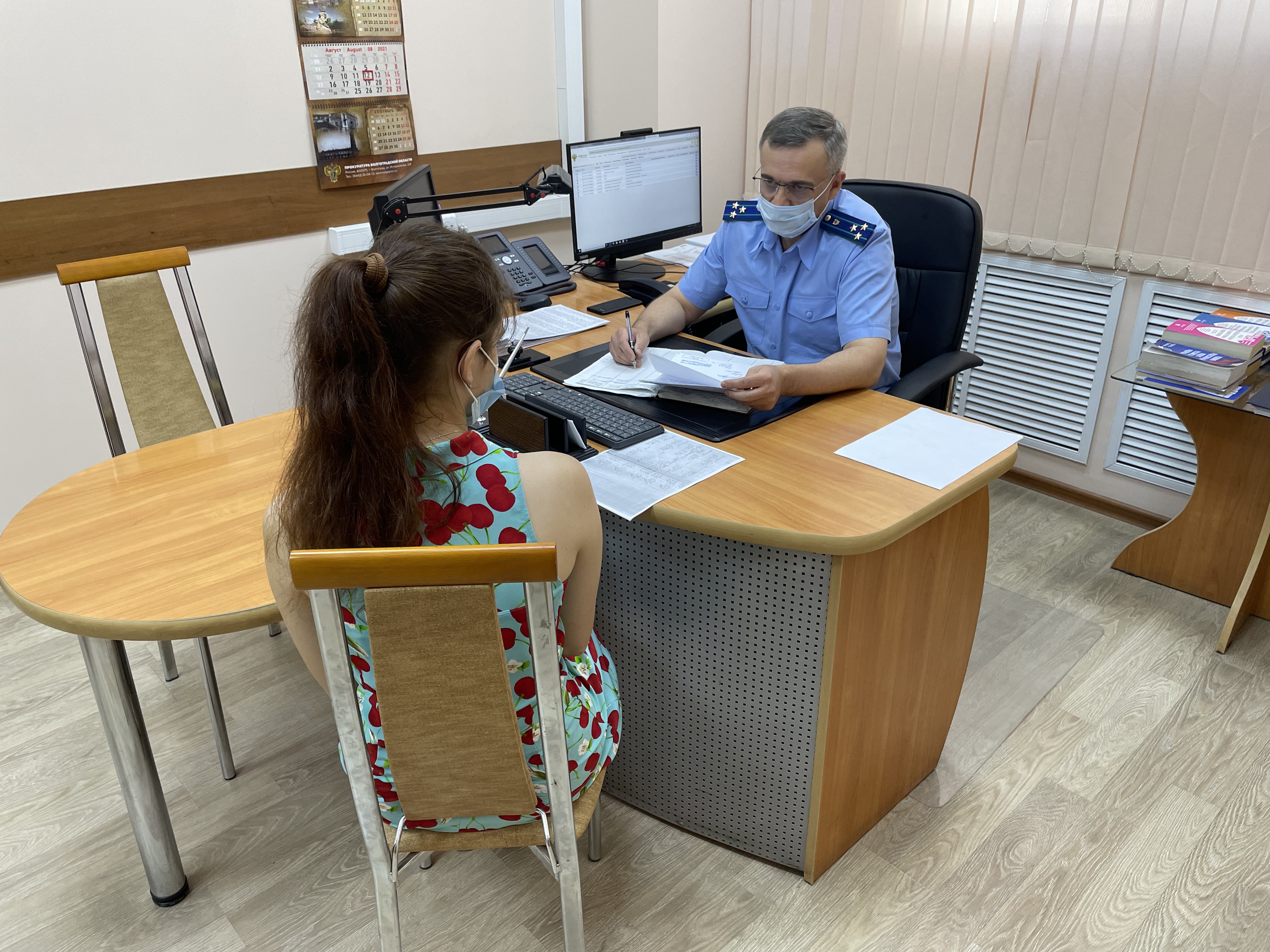 Прокуратура помогла волгоградке вернуть незаконно списанные алименты на двоих детей