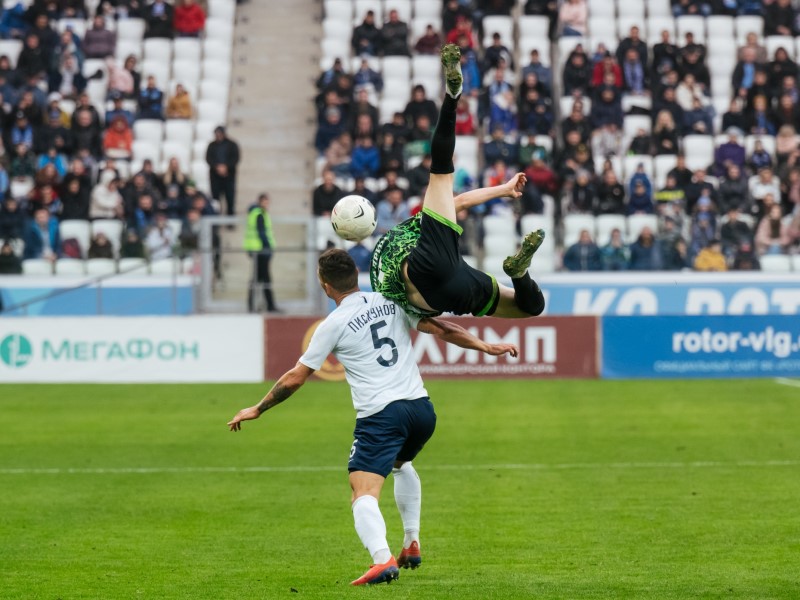 Футболистам «Ротора» порезали зарплаты на 20% из-за коронавируса