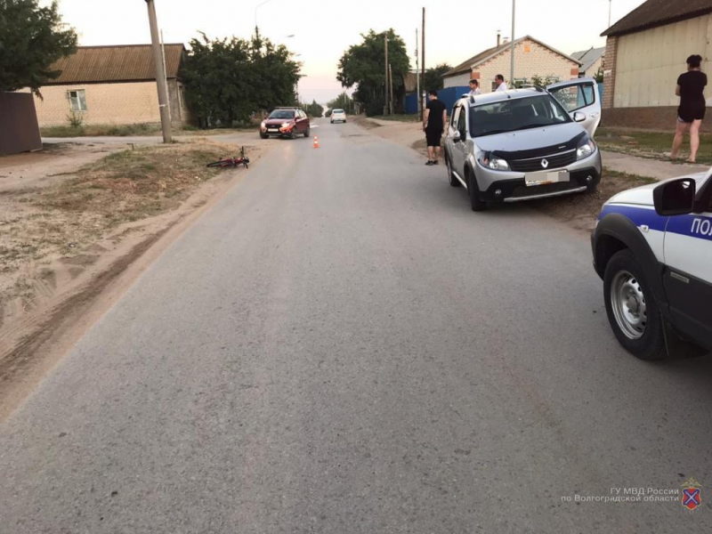 В Волгоградской области двое несовершеннолетних велосипедистов угодили под колеса авто