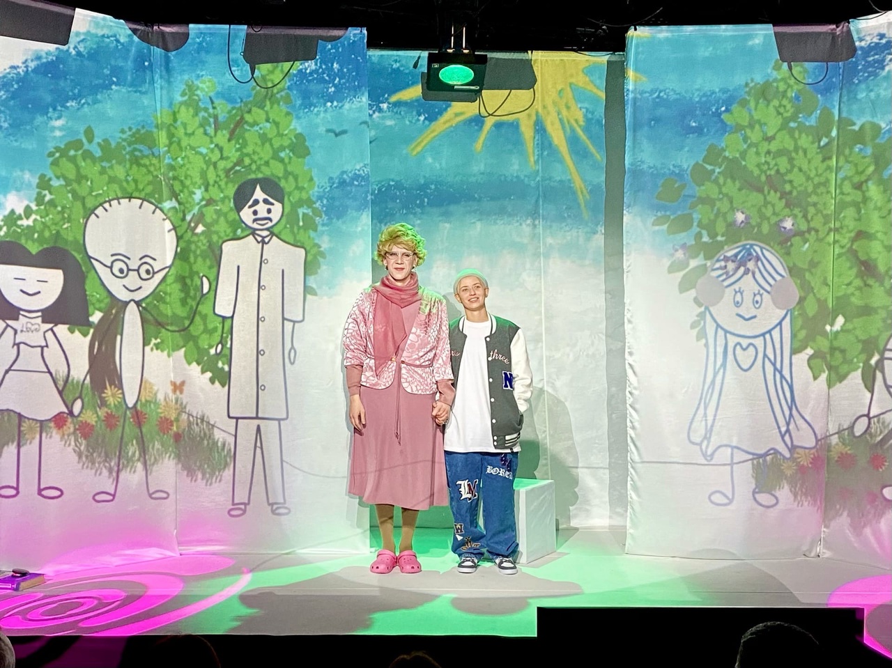 Как превратить последние 12 дней умирающего от рака ребенка в 120 лет: волгоградский НЭТ поставил «Оскара и Розовую Даму»