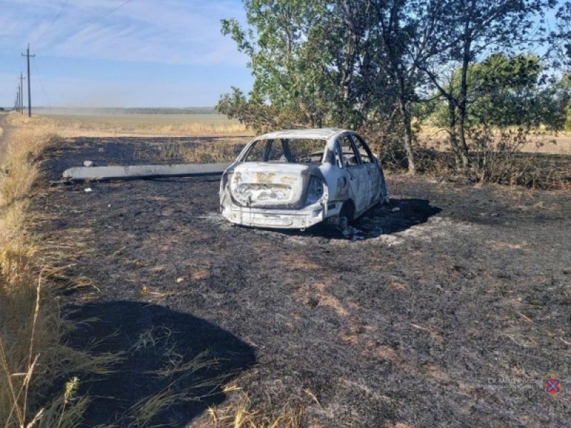 18-летняя фроловчанка отправила в больницу двоих человек и свалила столб 