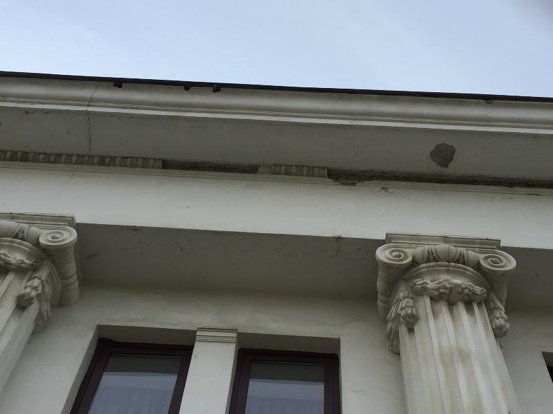 Власти Волжского рассказали о чудовищно низких зарплатах руководителей городских театров