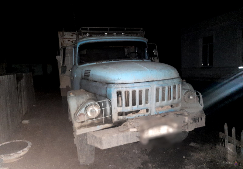 В соседнее село на дискотеку: пьяный житель Волгоградской области без прав угнал грузовик