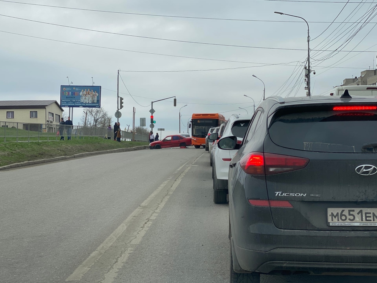 Пробки сковали Волгоград в последнюю пятницу перед Новым годом