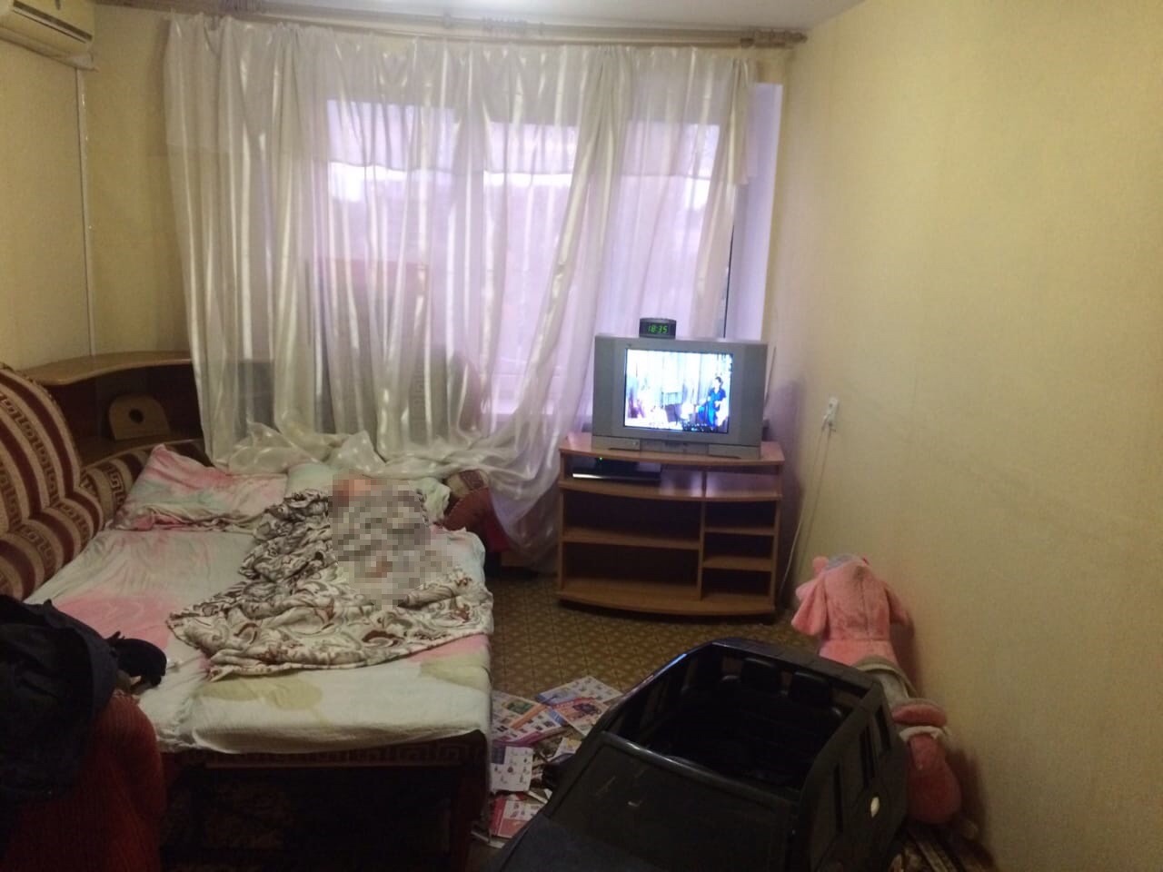 «Я просто ушла на работу»: 27-летняя волгоградка бросила двухлетку одного дома с открытым окном