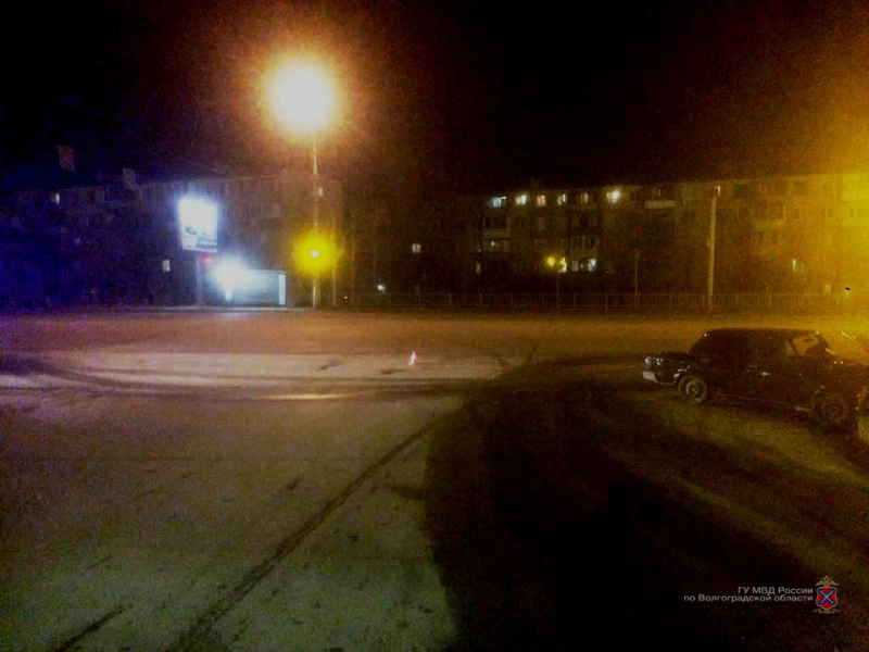 В Дзержинском районе Волгограда трое мужчин пострадали при столкновении "Daewoo Nexia" и "ВАЗа"