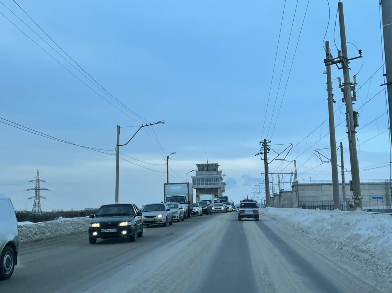 ДТП с автобусом в Волжском создало пробку на ГЭС: видео