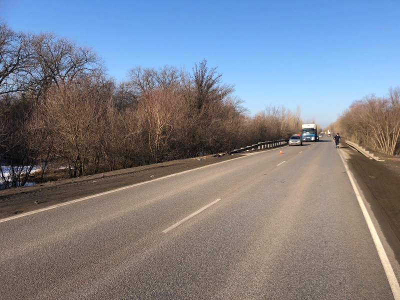 Водитель пикапа сбил человека на трассе в Волго-Ахтубинской пойме 