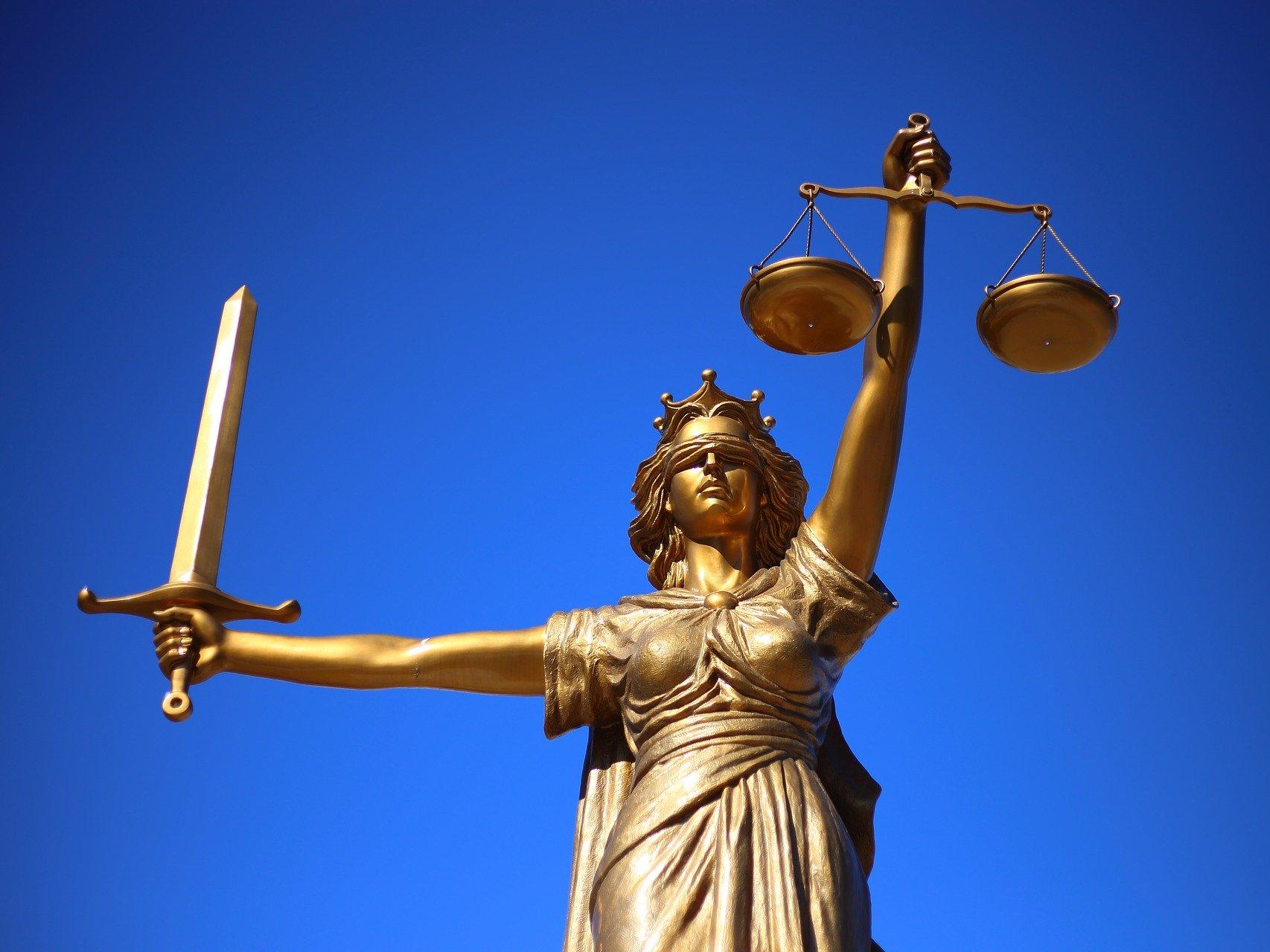 Как Бонни и Клайд, только по телефону: в Волгограде вынесли приговор паре мошенников