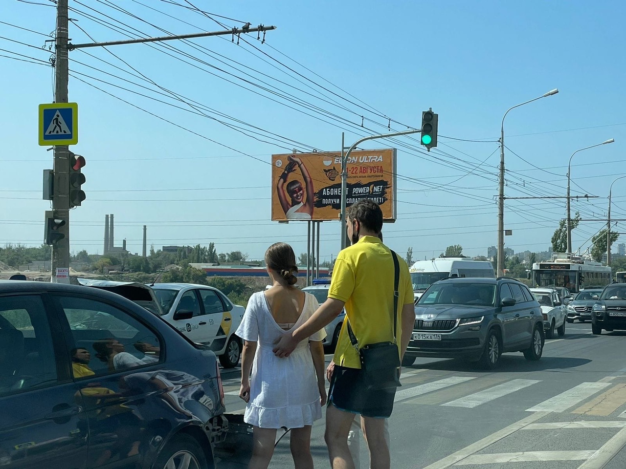 BMW и «Яндекс. Такси» столкнулись на дамбе на севере Волгограда