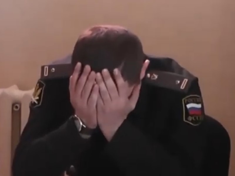 Прославившийся слезами над взяткой пристав попросил смягчить ему наказание, пока ждет нового приговора в колонии в Урюпинске